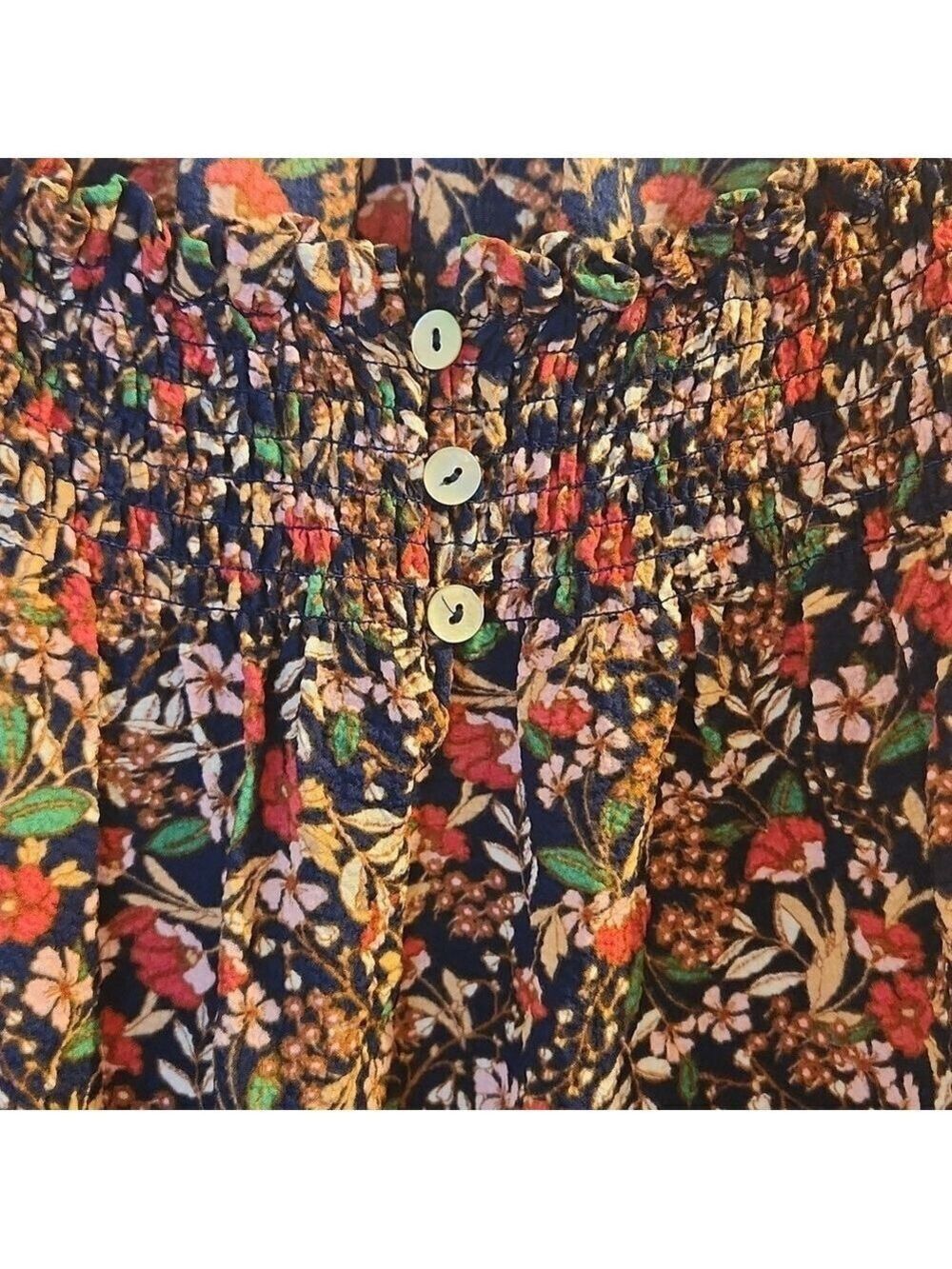 NWT Draper James flutter sleeve blouse XXL Red Blue Daint Floral Smocked Henley - Picture 4 of 8
